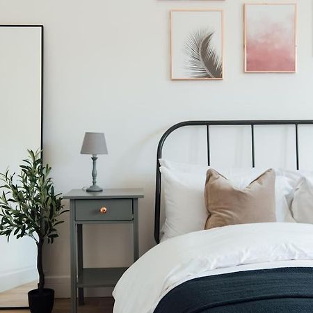 Stylish 2 Bedroom Flat In Ilford, London Екстер'єр фото