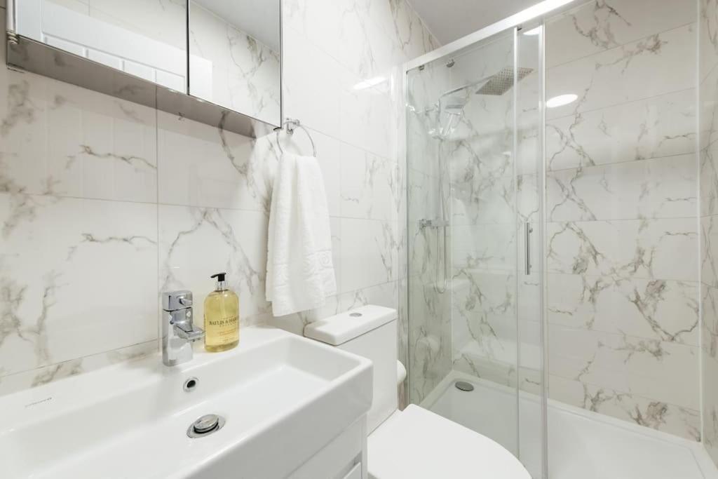 Stylish 2 Bedroom Flat In Ilford, London Екстер'єр фото