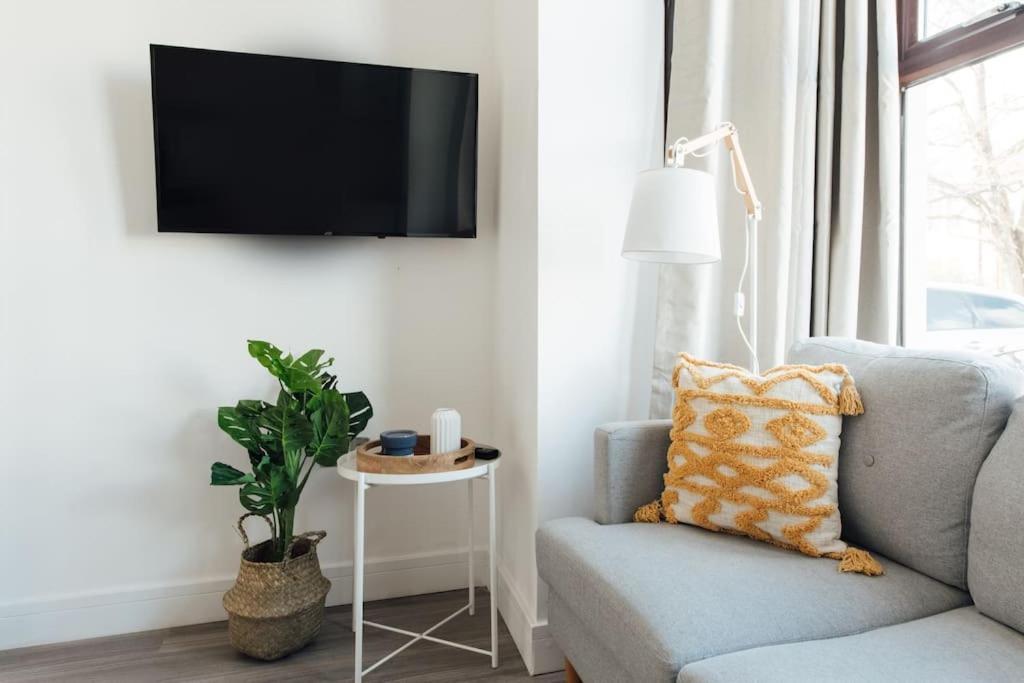 Stylish 2 Bedroom Flat In Ilford, London Екстер'єр фото